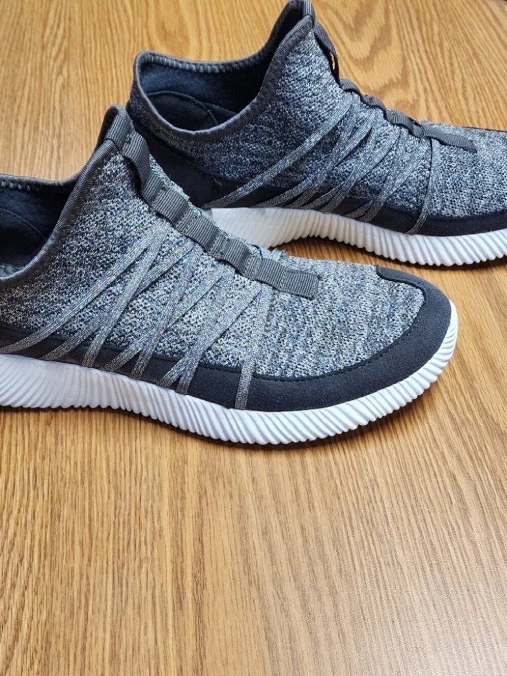 Forever Sneakers Sparkly Sliver And Black Womens Sz 10